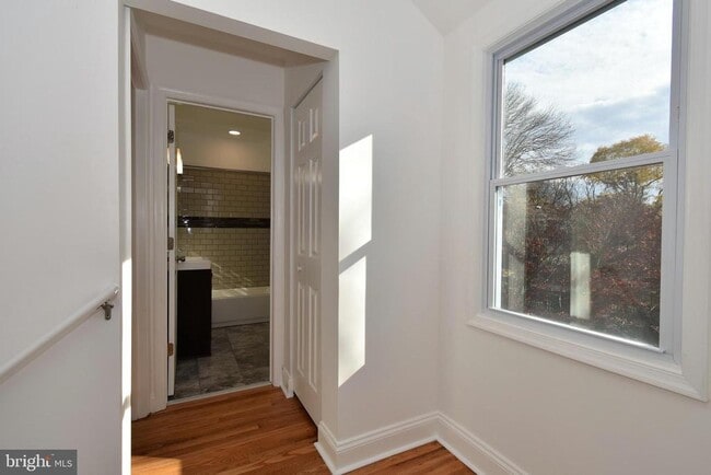 Building Photo - 2302 Dexter Ave