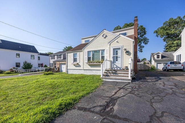 Building Photo - 28 Brookdale Ave