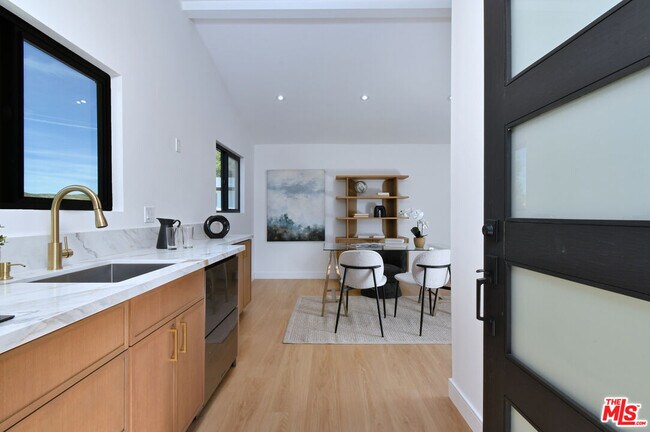 Building Photo - 26065 Farmfield Rd