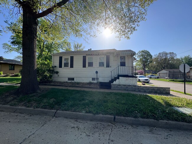Primary Photo - $1400 - 2 Bed 1 Bath House
