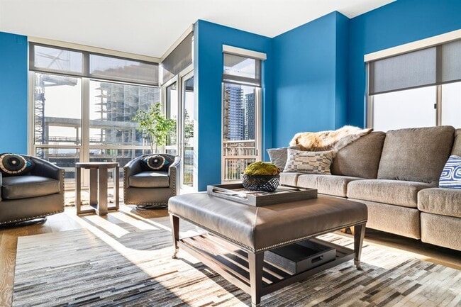 Building Photo - 603 Davis St