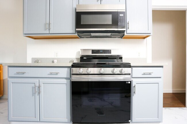 Building Photo - Remodeled 3bed 2 bath Single Family home