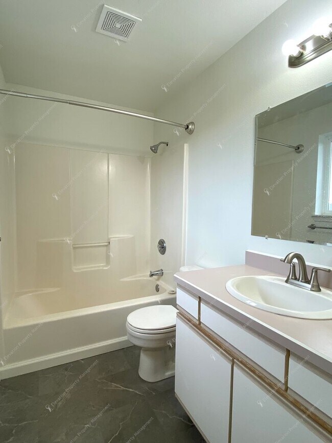 Building Photo - Bright Redmond Duplex — Steps from Umatilla Sports Complex, Garage & Fenced Yard