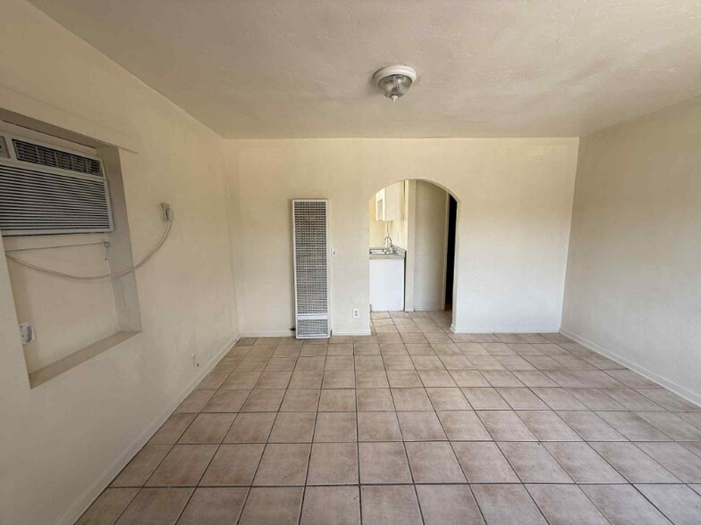 Building Photo - 5709 E 26th St