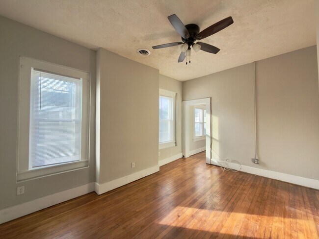 Building Photo - 519 S 8th St