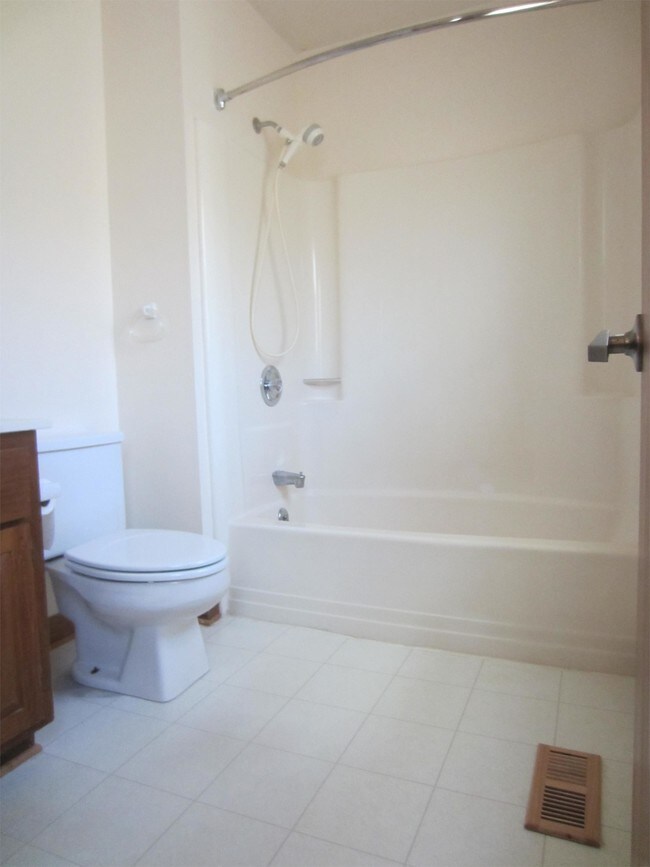 Building Photo - 12 Waterview Point