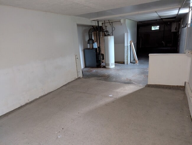 Building Photo - 219 W 79th St