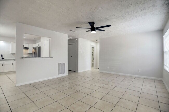 Building Photo - 12609 Veterans Memorial Dr