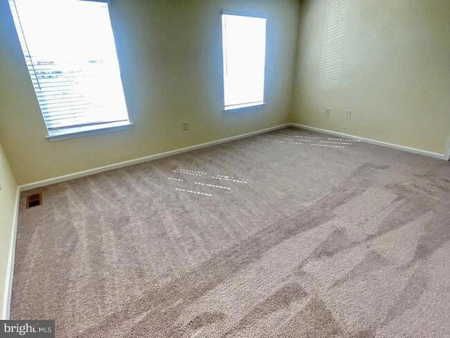 Building Photo - 20 Skip Ln