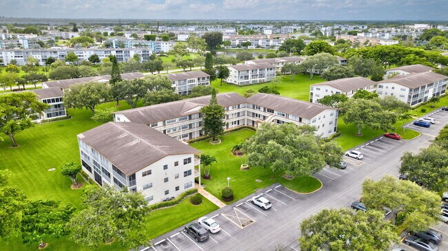 Building Photo - 104 Mansfield C