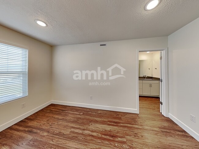 Building Photo - 11068 S Stream Rock Rd