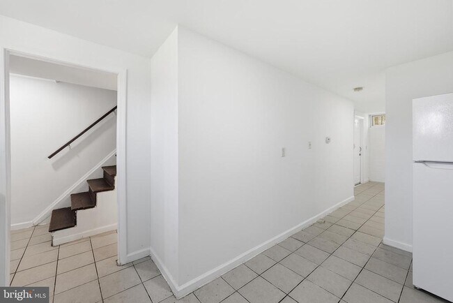 Building Photo - 3816 W Bay Ave