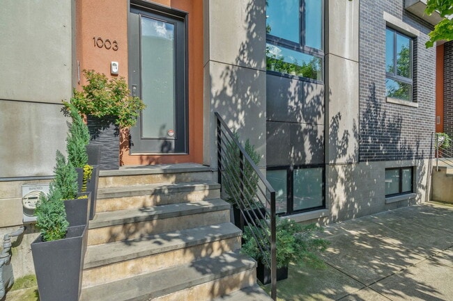 Building Photo - 1003 S 17th St