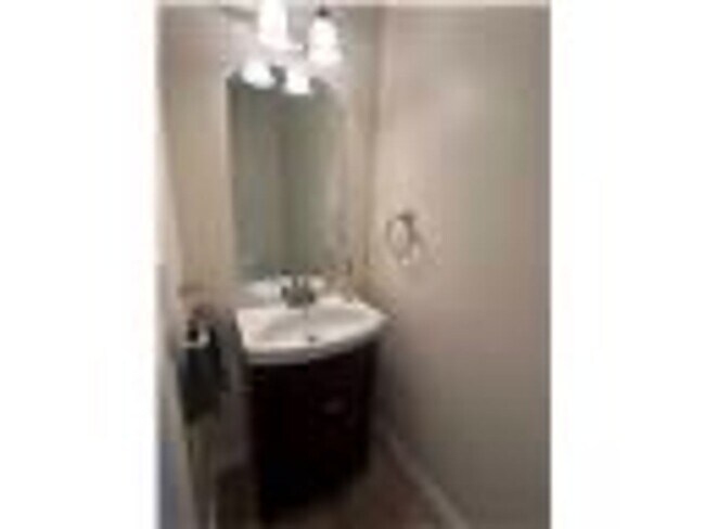 Building Photo - Beautiful Single-Family 3BR Cozy Home