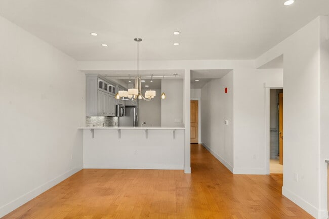 Building Photo - 175 Lithia Way