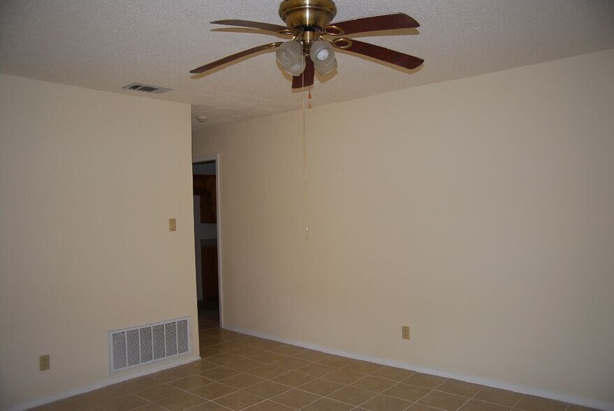 Building Photo - 109 Ralph Dr