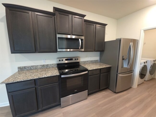 Building Photo - 305 Lone Mountain Dr