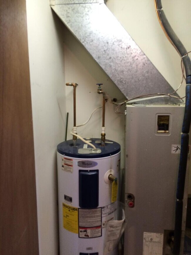 Building Photo - 2-Story, One Bedroom Loft Townhome AVAILABLE JUNE 2026 - Wernersville, PA