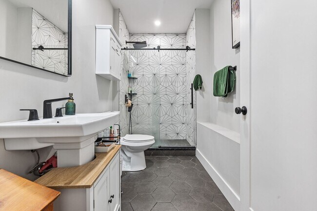 Building Photo - 761 Washington St