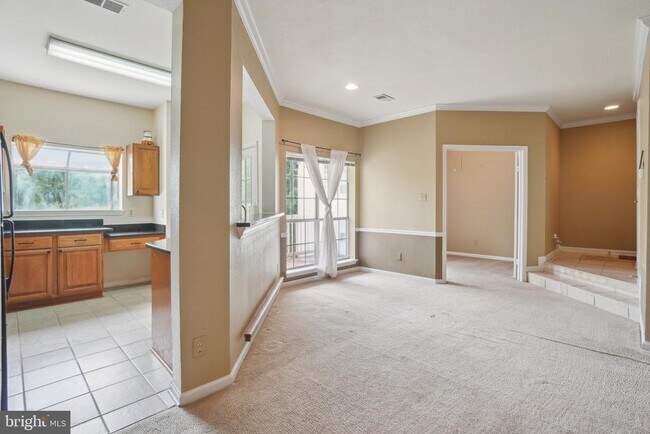 Building Photo - 660 Gateway Dr SE