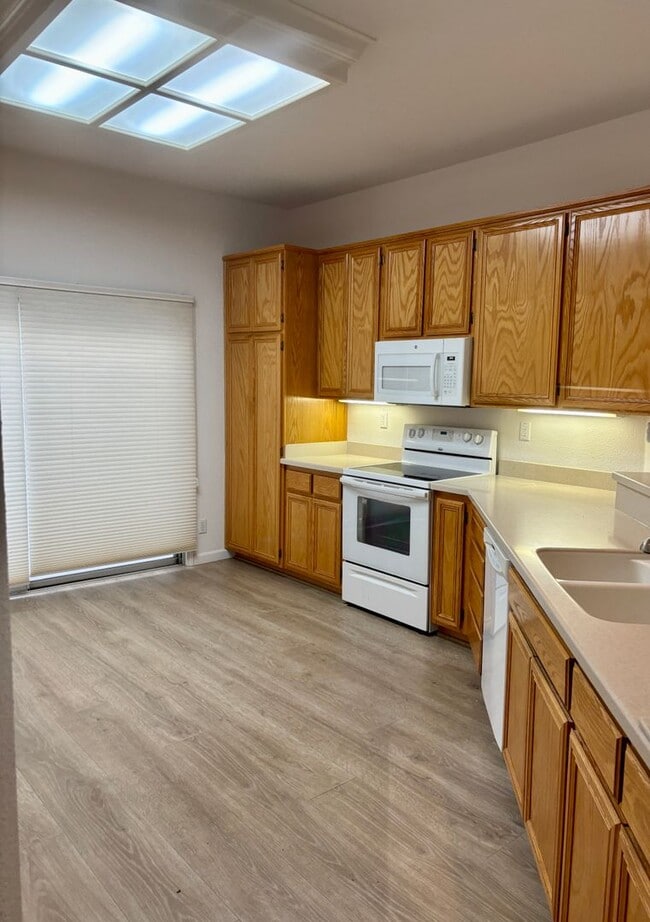 Building Photo - 55+ Folsom Gated Community-2/2 (WOW)!  Please see full ad for viewings!