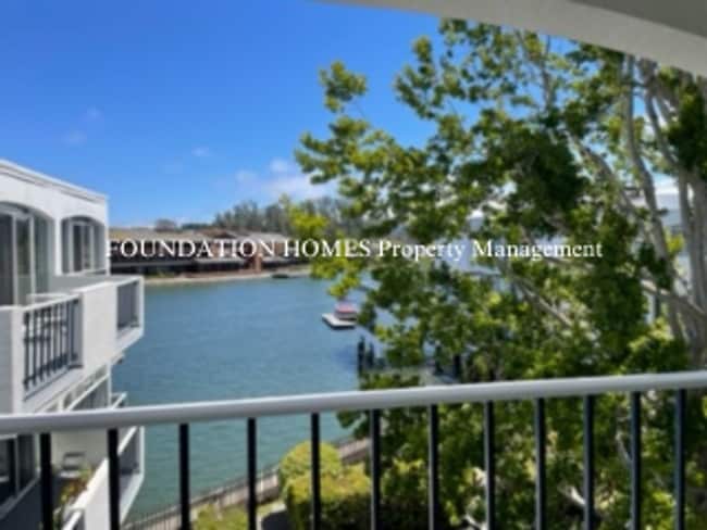 Building Photo - Sun Drenched Waterfront Shelter Bay Penthouse- Pool- Tennis - FOUNDATION