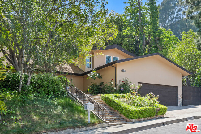Building Photo - 10926 Alta View Dr