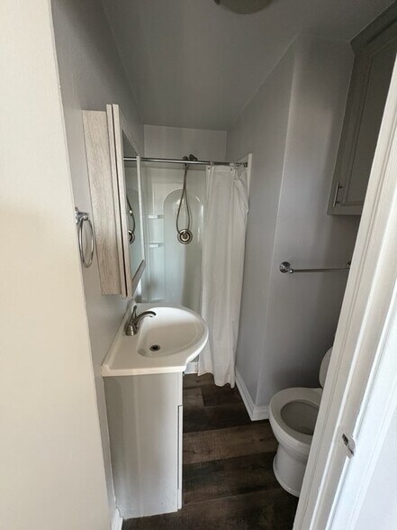 Building Photo - 7957 Church Ave