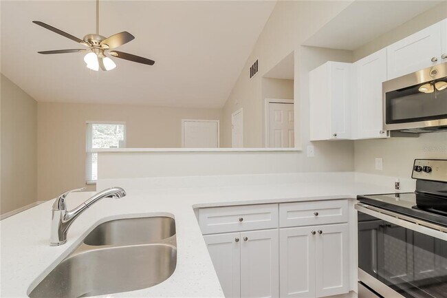 Building Photo - 1510 Bavon Dr