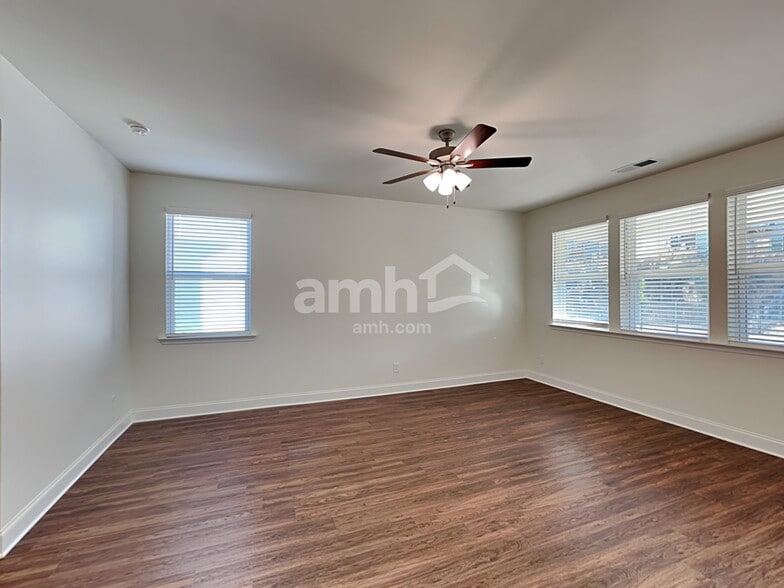 Building Photo - 6240 Bridlewood Ln