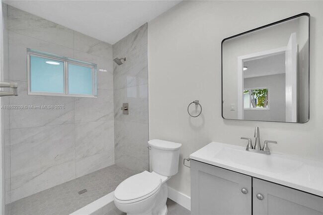 Building Photo - 14312 SW 110th Ave
