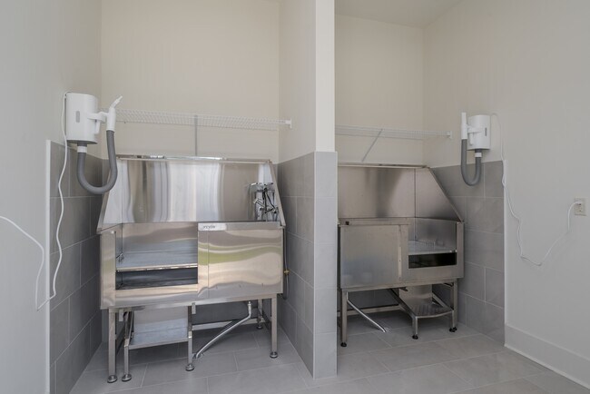 Building Photo - 1092 Stonebrook Ln