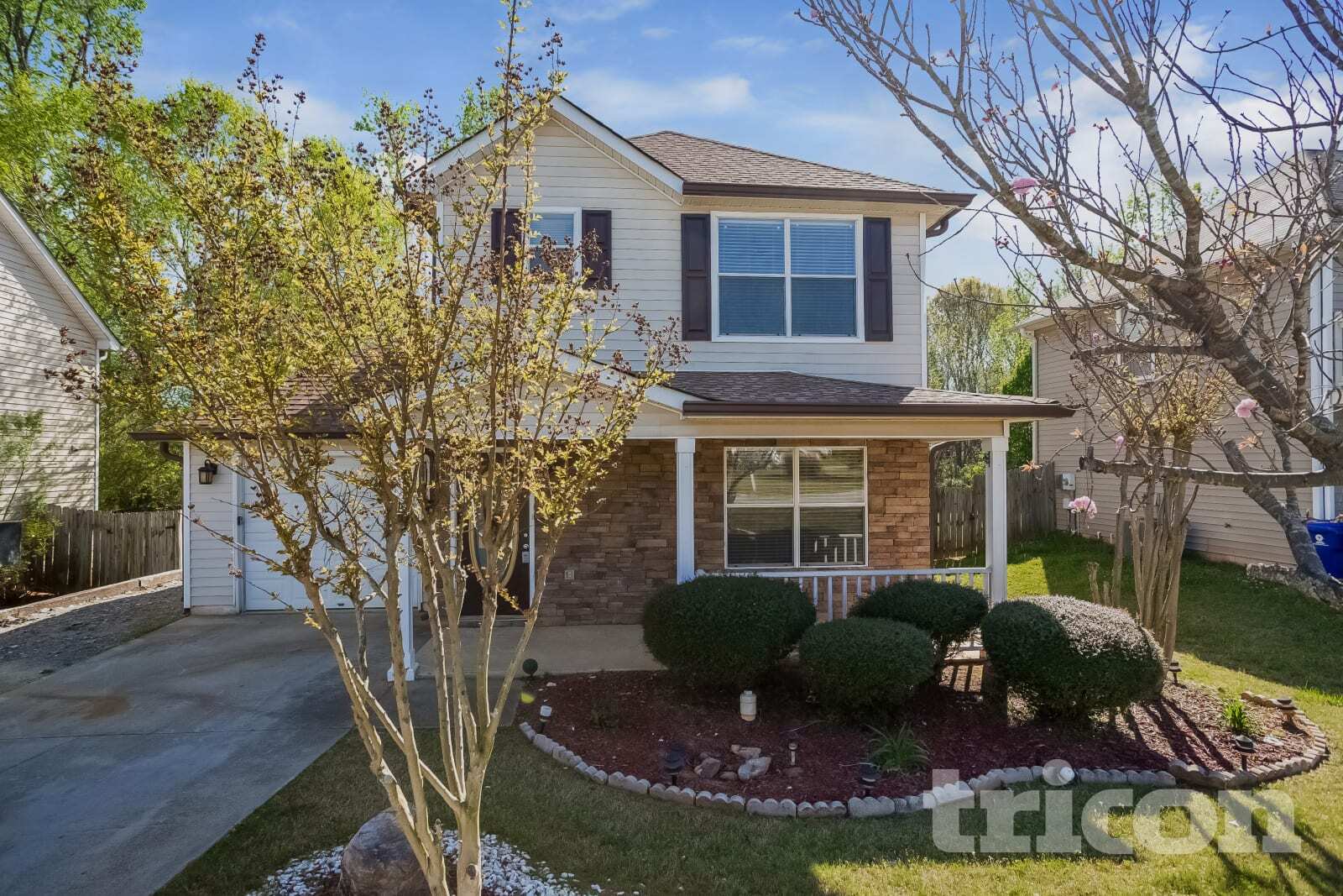 Building Photo - 815 Tramore Dr