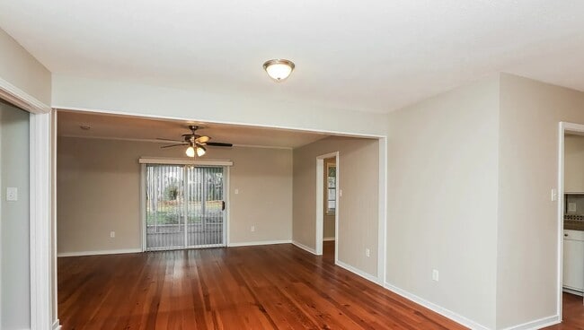 Building Photo - 116 Meadowdale Dr