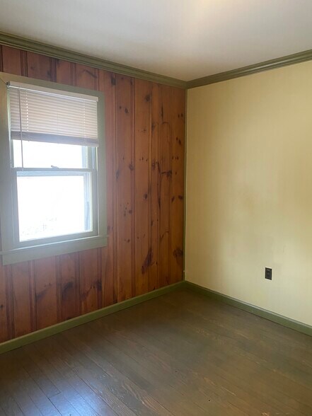 Building Photo - 576 Otterhole Rd