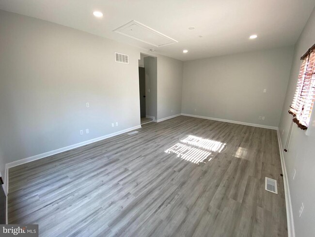 Building Photo - 117 Foxfire Dr