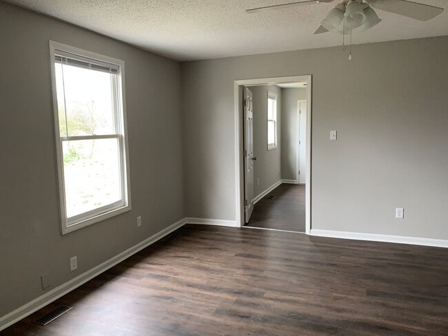 Building Photo - Three bedroom 2 bath apartment in Mebane