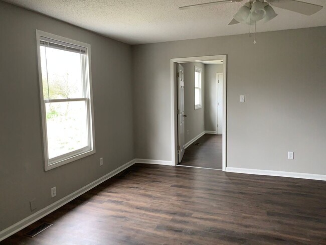 Building Photo - Two bedroom (with office or small 3rd bedr...