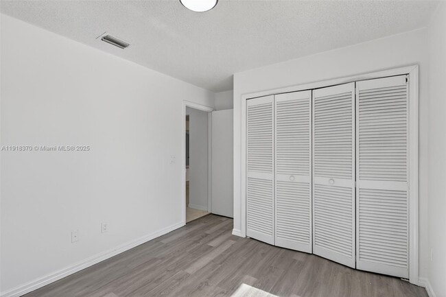 Building Photo - 1833 SW Bellevue Ave