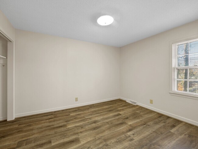 Building Photo - 400A Taylor Rd