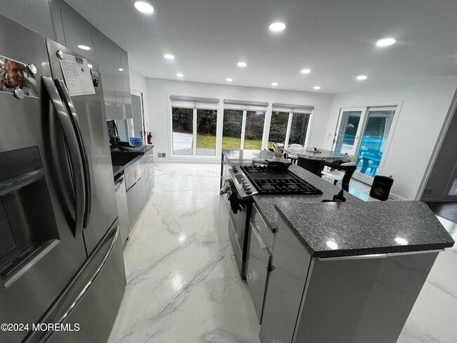 Building Photo - 85 Locust Ave