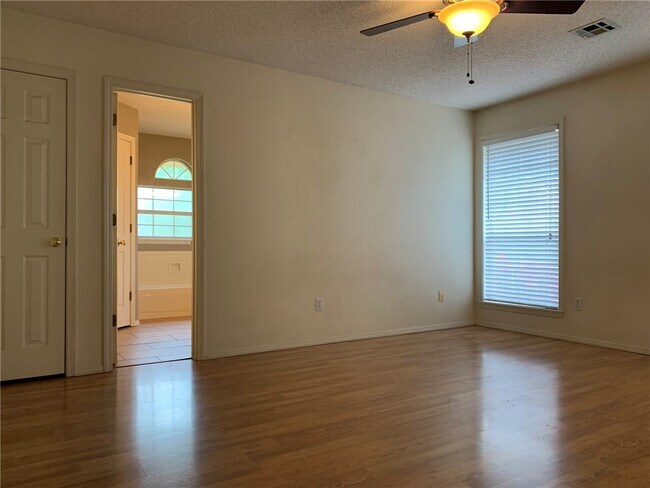 Building Photo - 1302 N Flamingo Rd