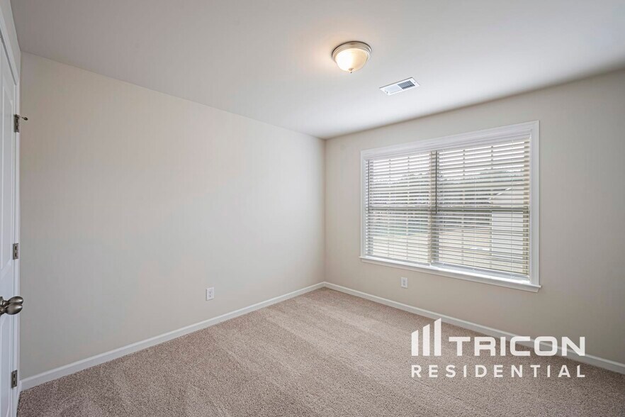Building Photo - 228 Margrave Dr