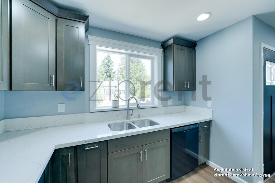 Building Photo - 5003 S Sheridan Ave