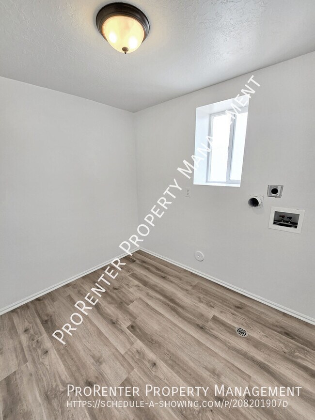 Building Photo - 4409 900 W
