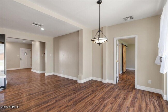 Building Photo - 838 E Belmont Ave