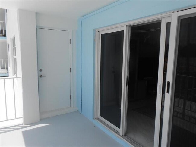 Building Photo - 4540 N Ocean Dr