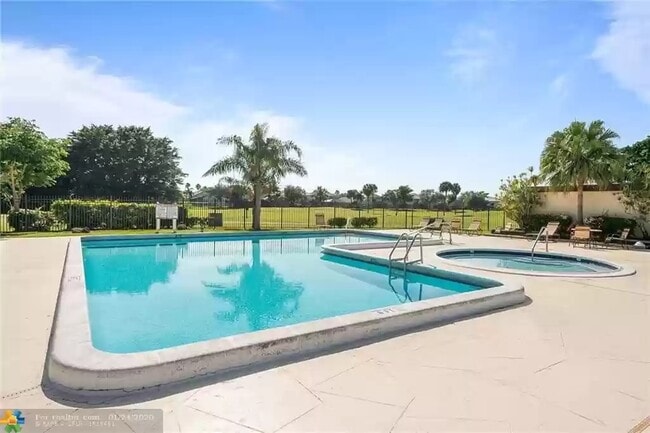 Building Photo - 9922 NW 65th Ct