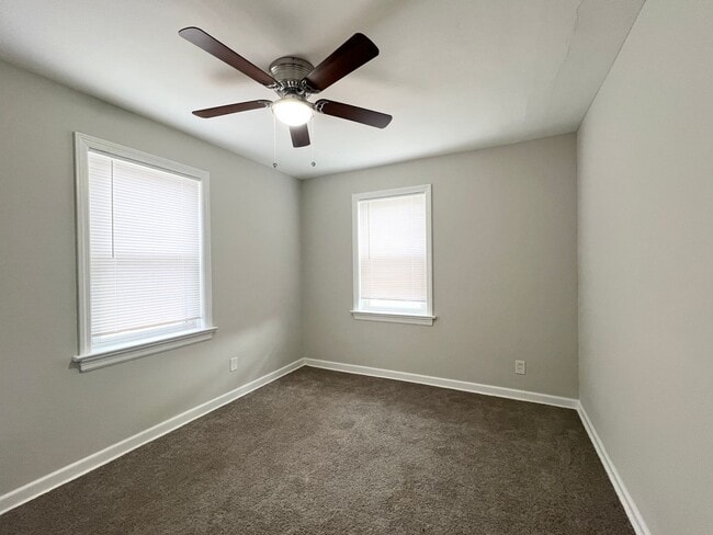 Building Photo - 1465 W Duchesne Dr