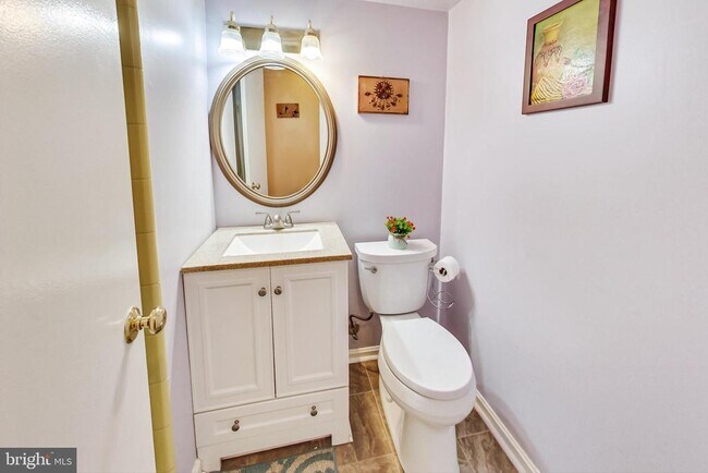 Building Photo - 806 Hope Ct